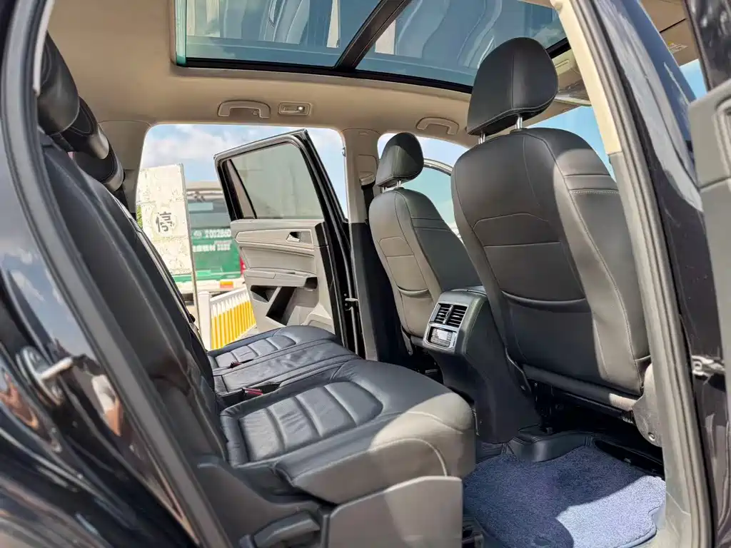 Volkswagen Teramont — миниатюра 8