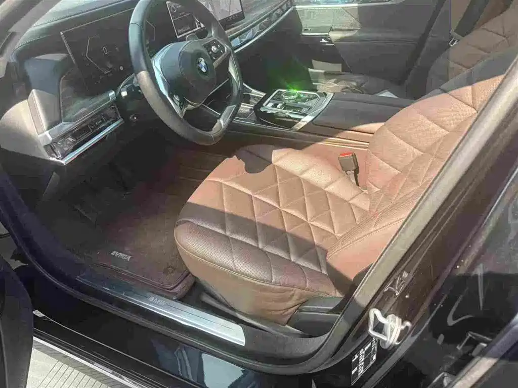 BMW 7 Series — миниатюра 5