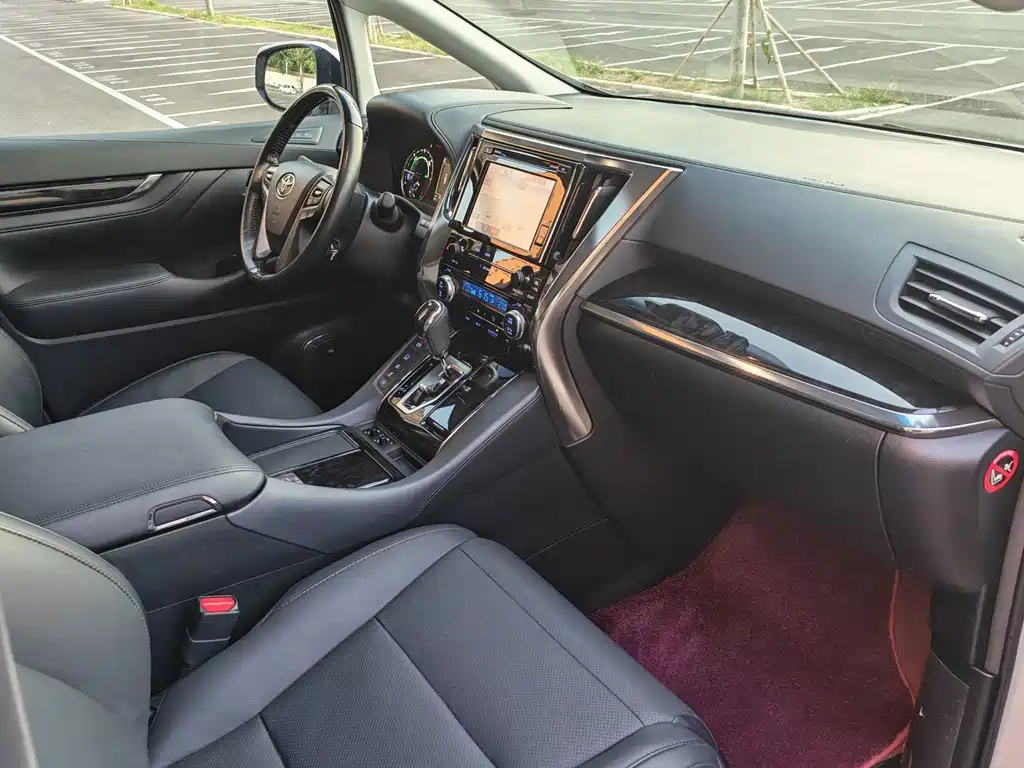 Toyota Vellfire — миниатюра 8