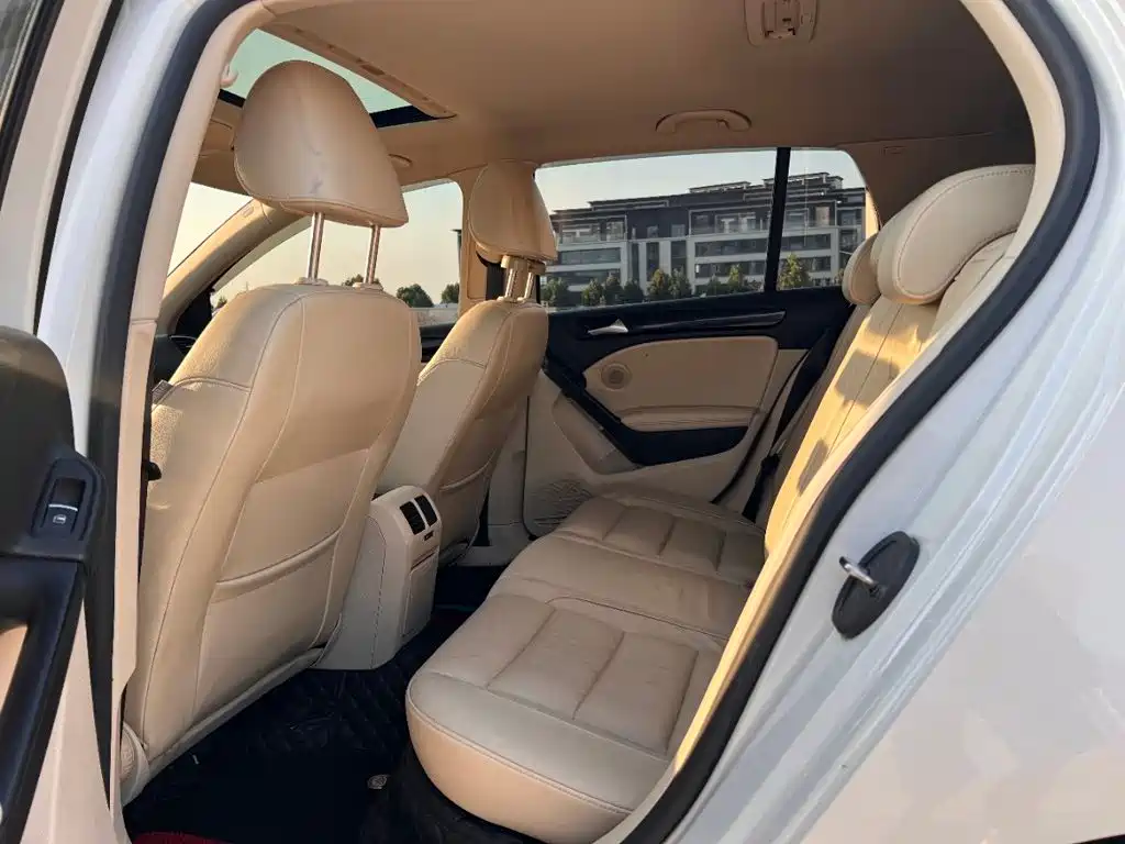 Volkswagen Golf — миниатюра 10
