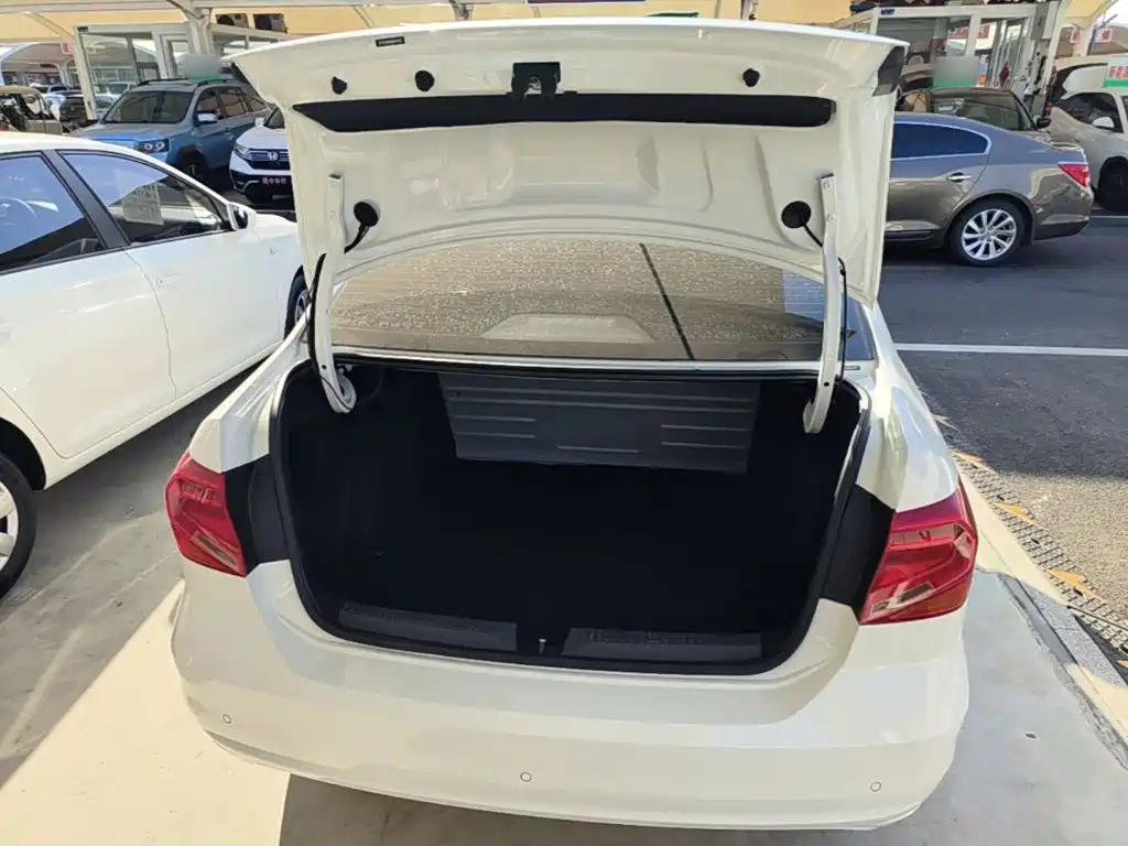 Volkswagen Jetta — миниатюра 19
