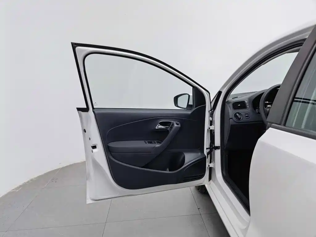 Volkswagen Polo — миниатюра 8