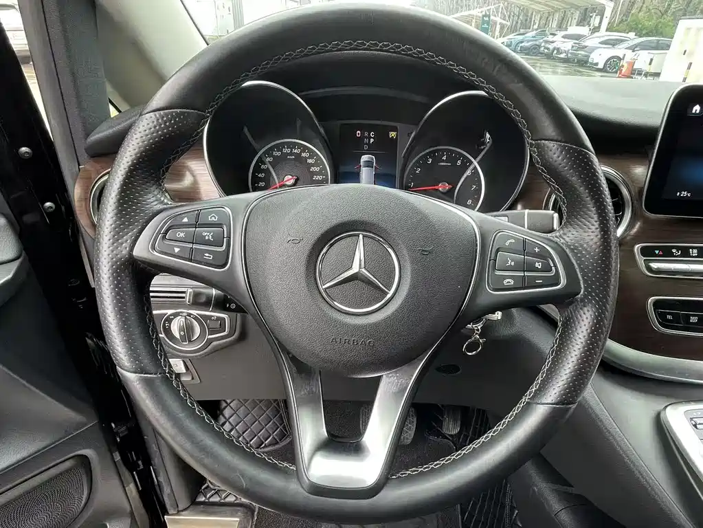 MERCEDES-BENZ V CLASS