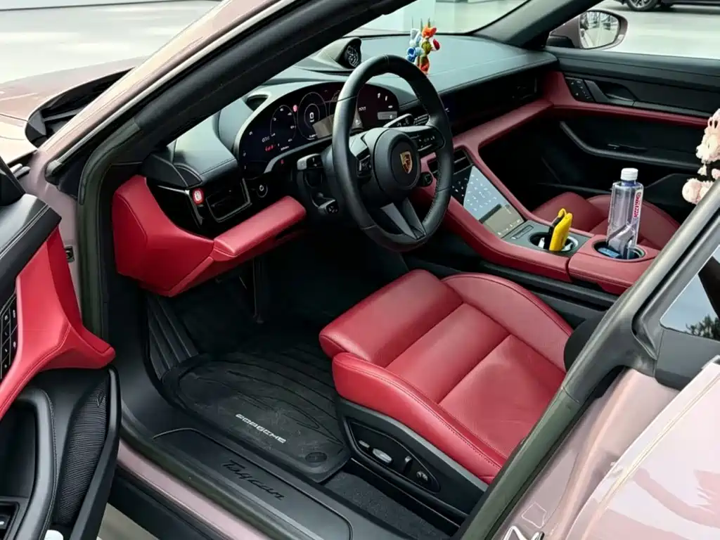 Porsche Taycan — миниатюра 3