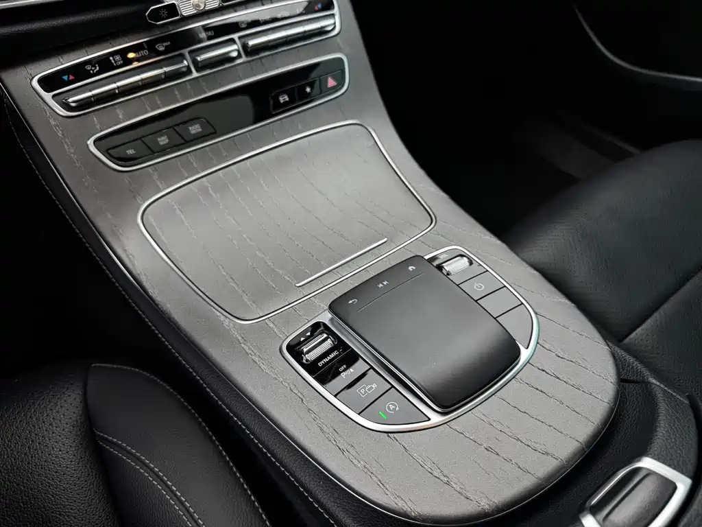 Mercedes-Benz E-Class — миниатюра 12