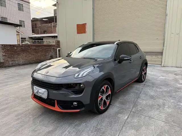 2019 Lynk & Co 02