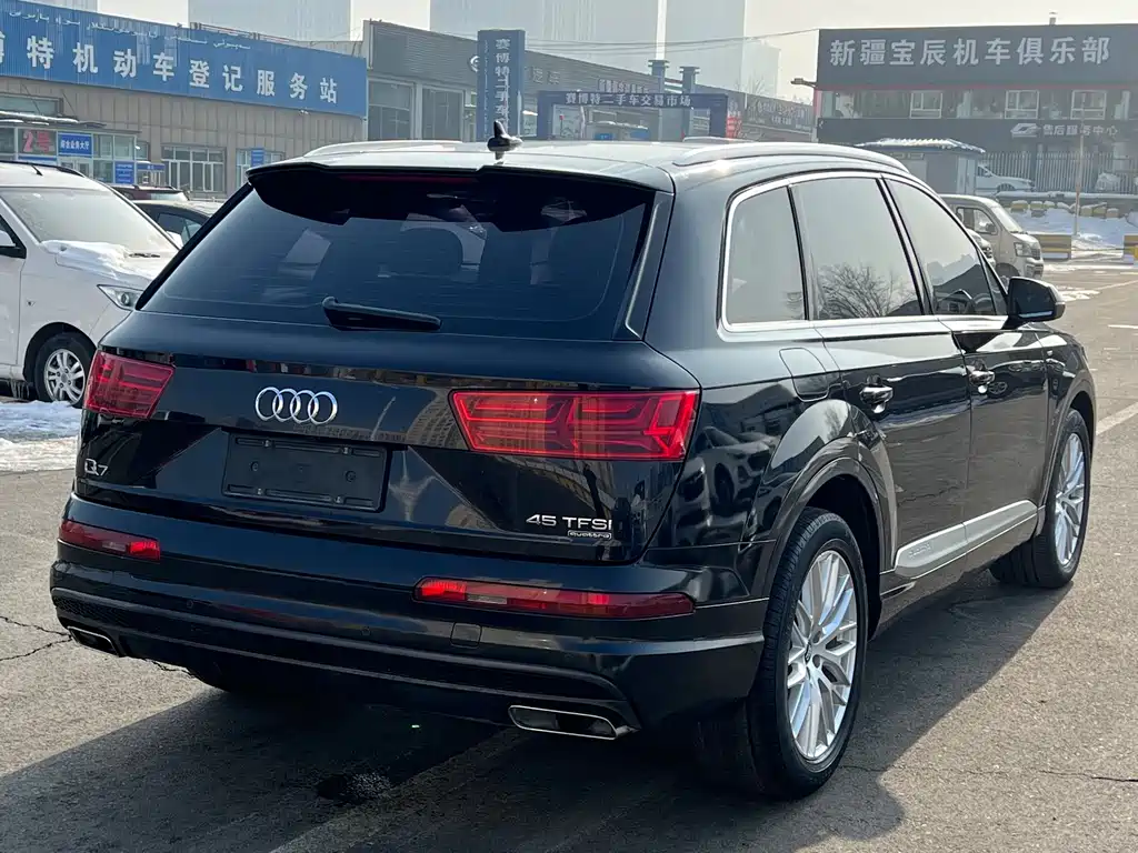 AUDI Q7