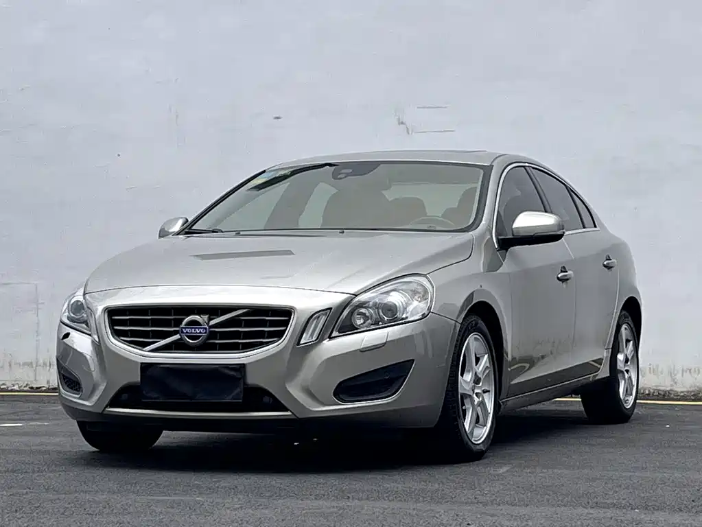 Купить Volvo S60 (Import)