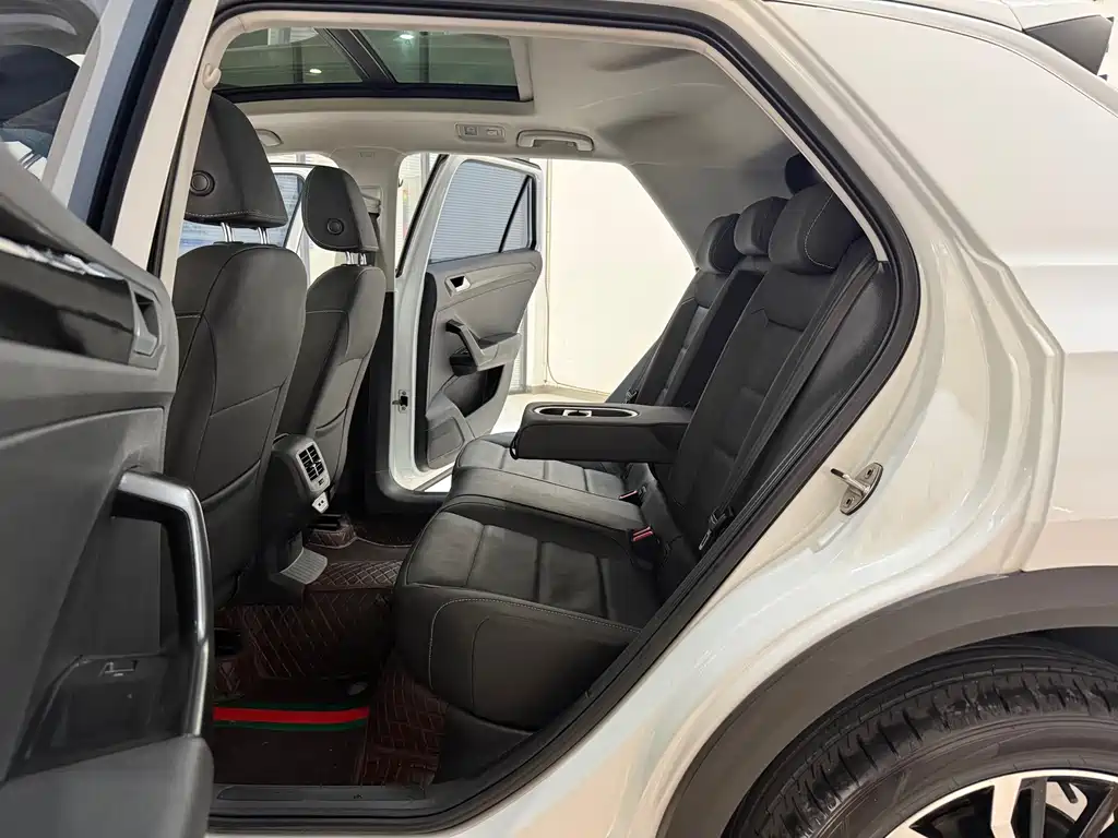 Volkswagen T-Roc — миниатюра 10