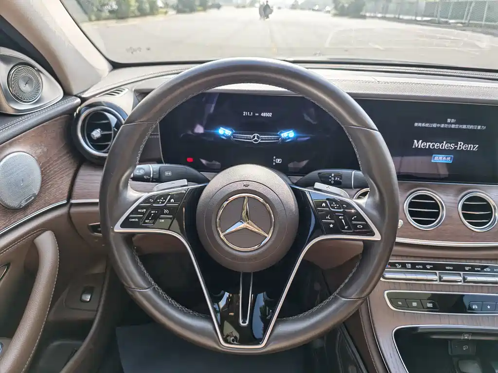 Mercedes-Benz E-Class — миниатюра 15