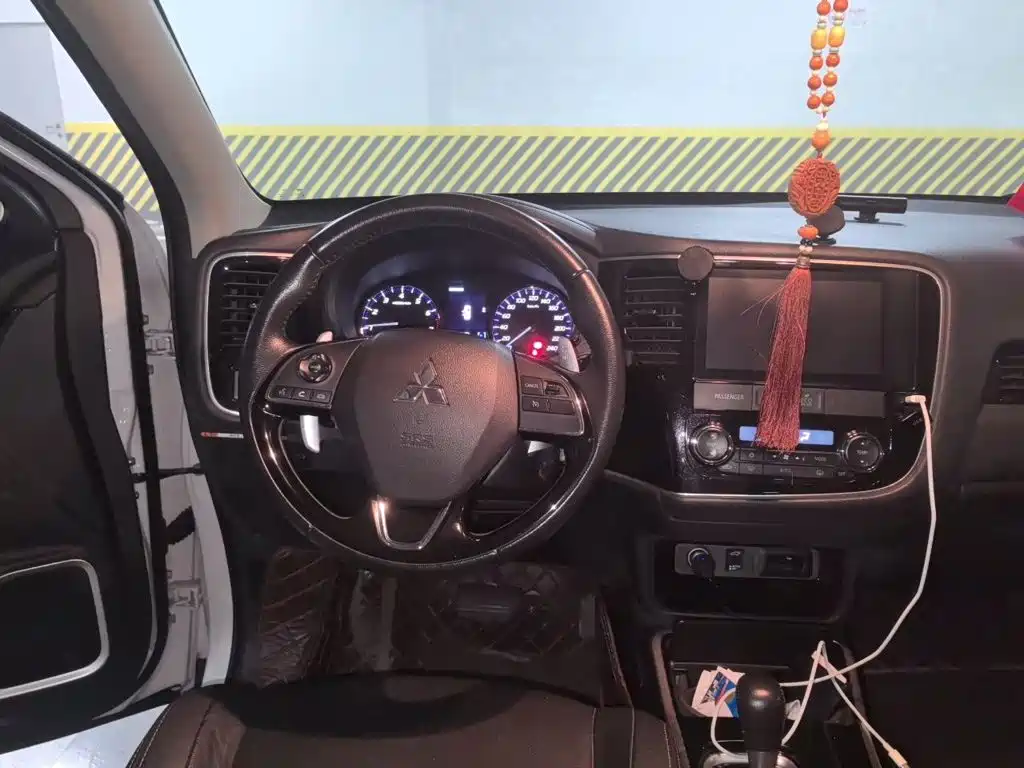 Mitsubishi Outlander — миниатюра 6