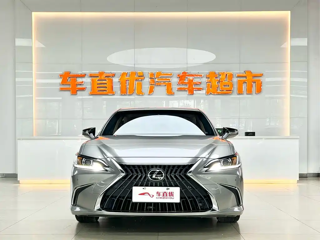 LEXUS  ES