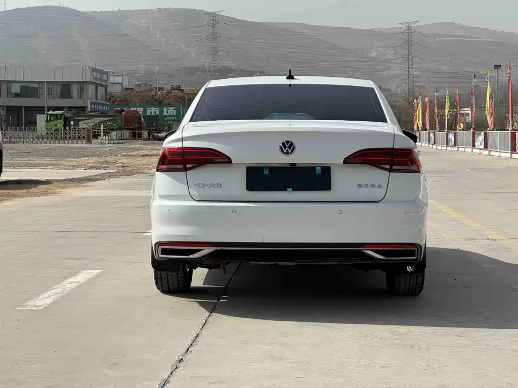 VOLKSWAGEN BORA