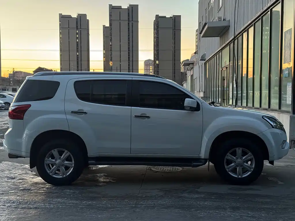 ISUZU MU X SHEPHERD RANGER