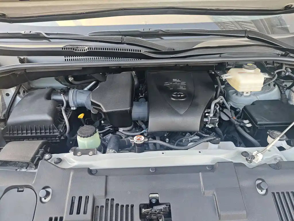 Toyota Granvia 2024 2.5L Comfort