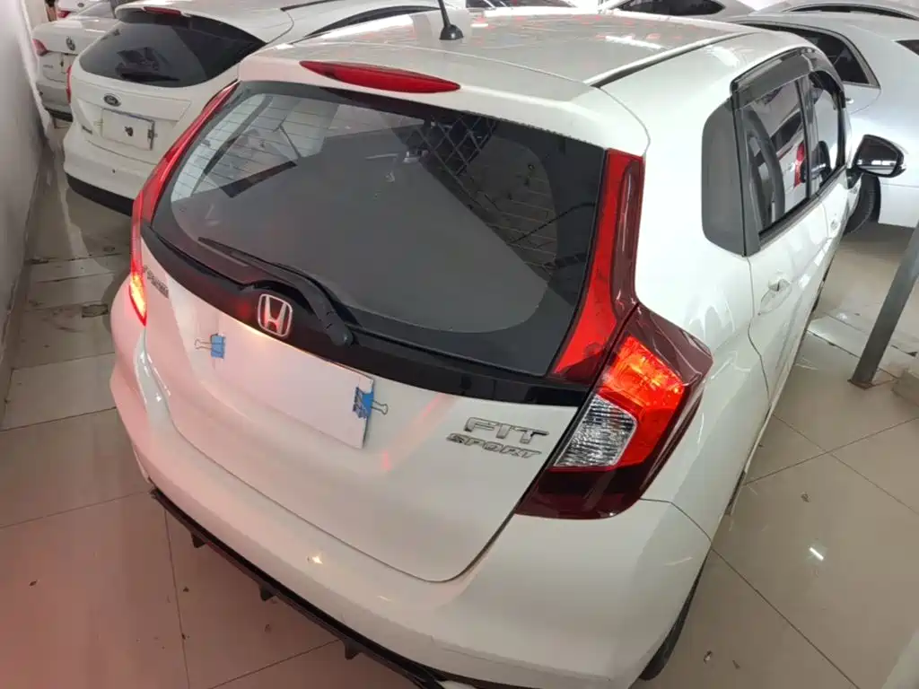 Honda Fit — миниатюра 7