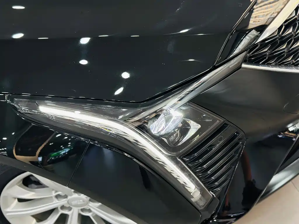 Cadillac CT5 — миниатюра 11