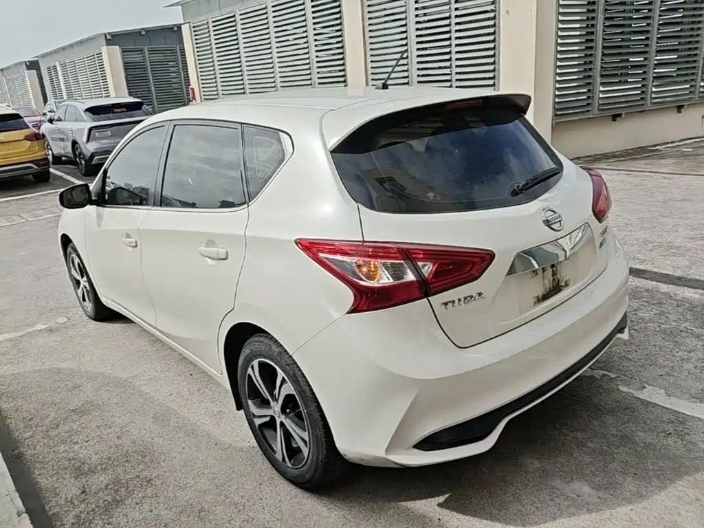 Nissan Tiida — миниатюра 5