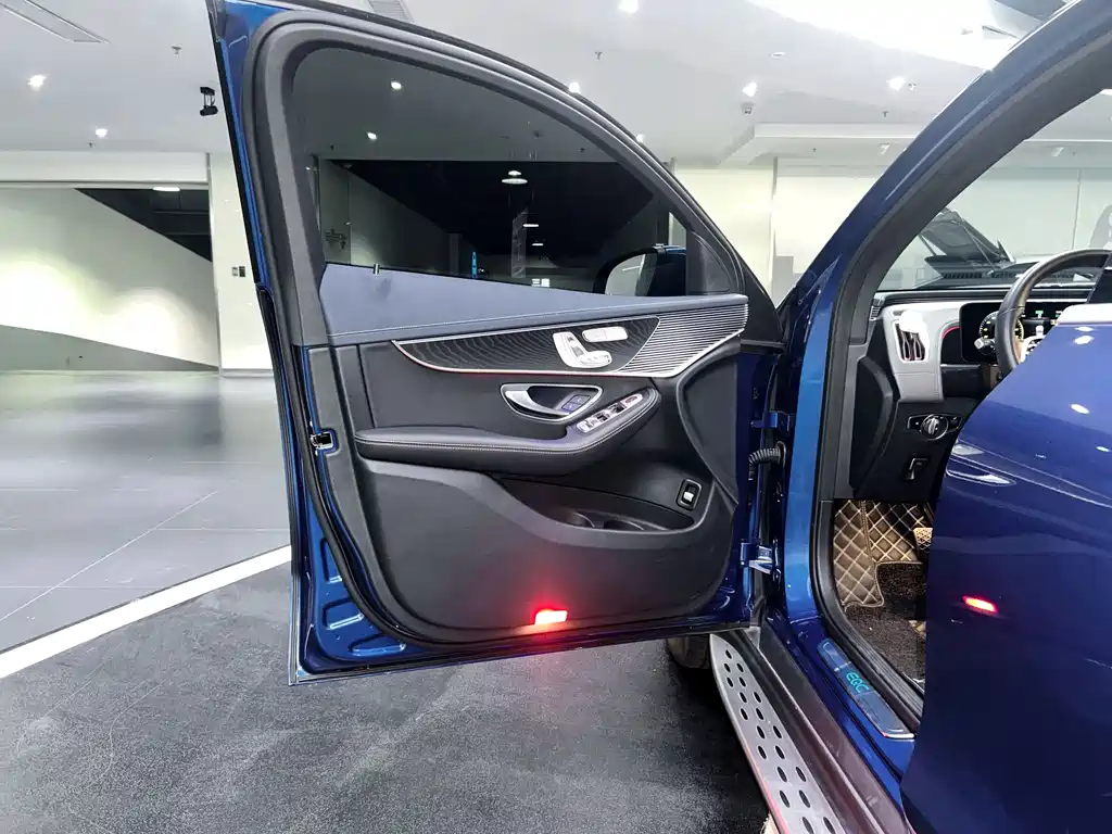 MERCEDES-BENZ EQC