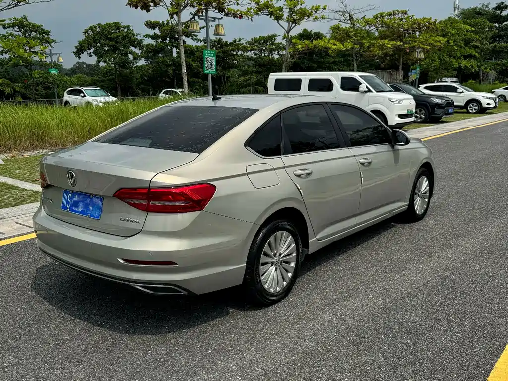 Volkswagen Lavida — миниатюра 5