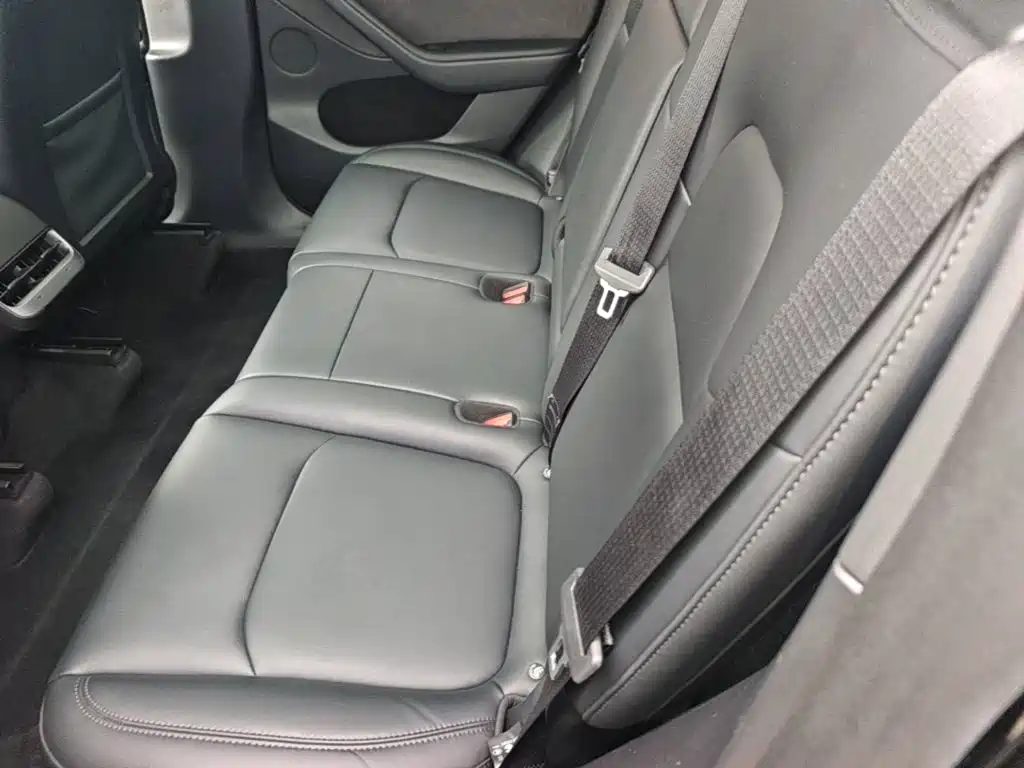 Tesla Model Y — миниатюра 17
