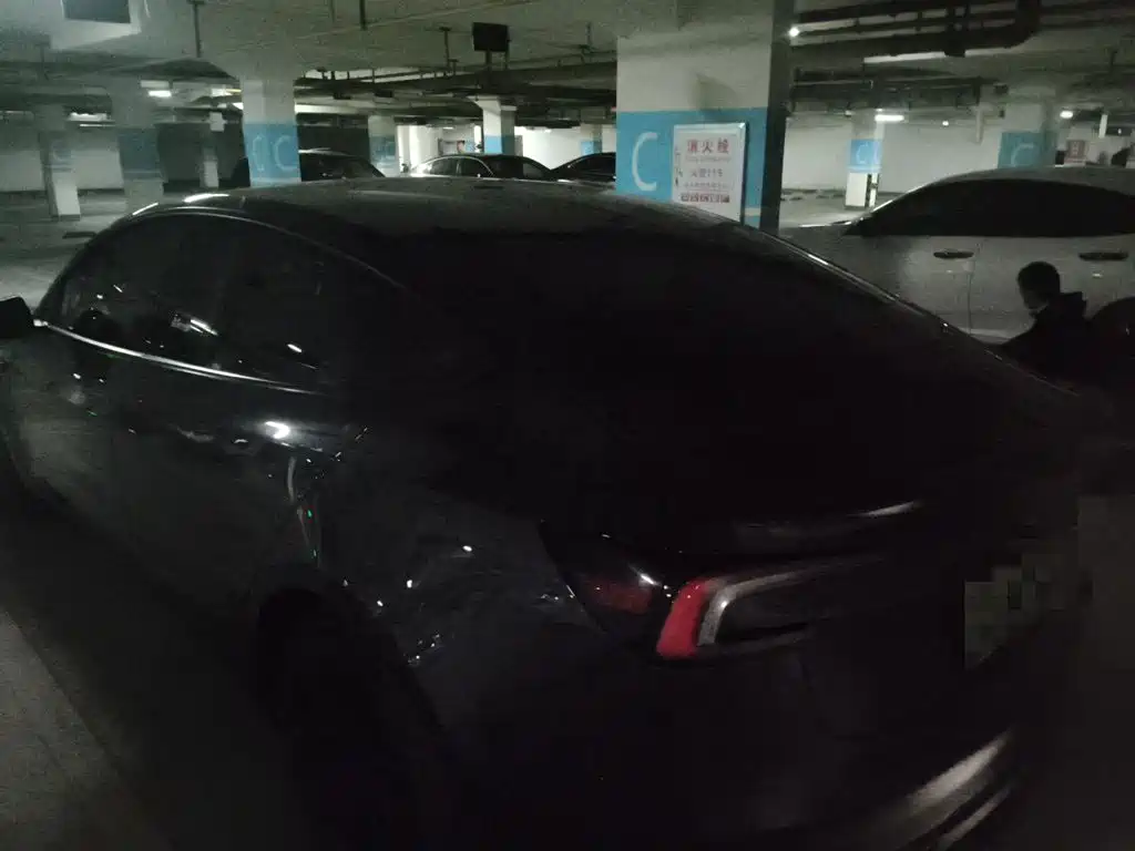 Tesla Model 3 — миниатюра 3