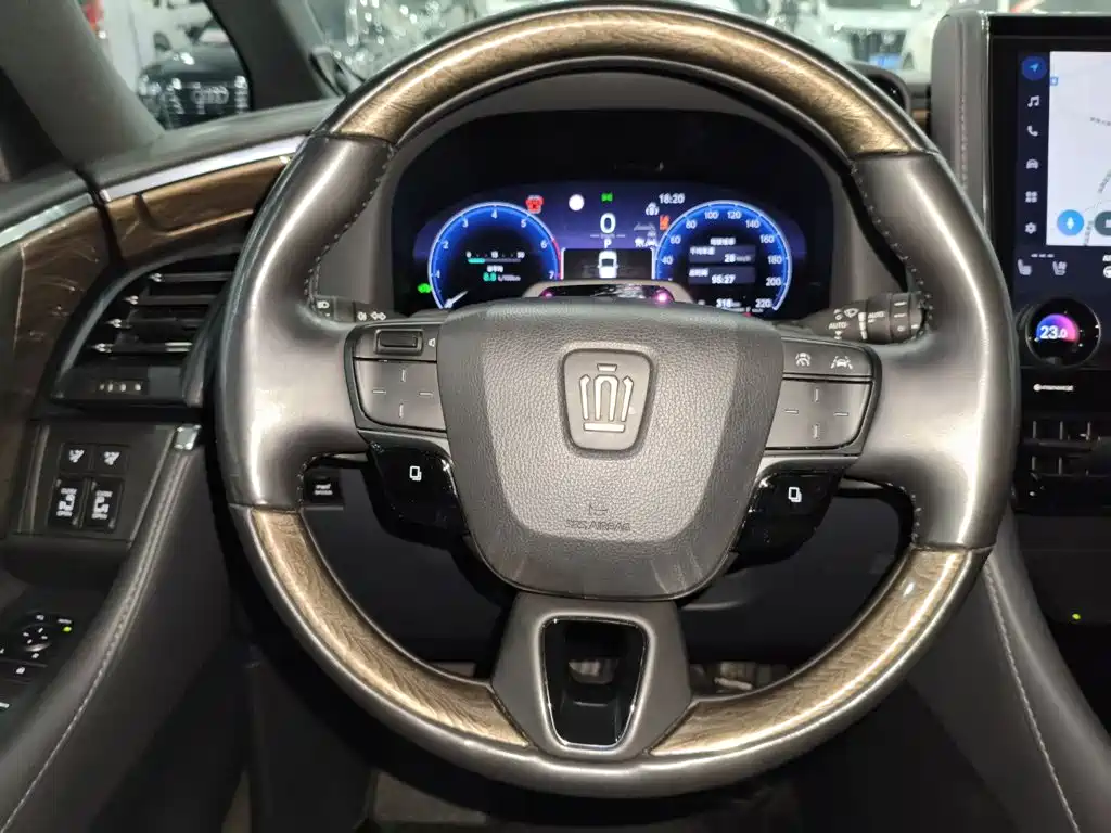 Toyota Vellfire — миниатюра 10