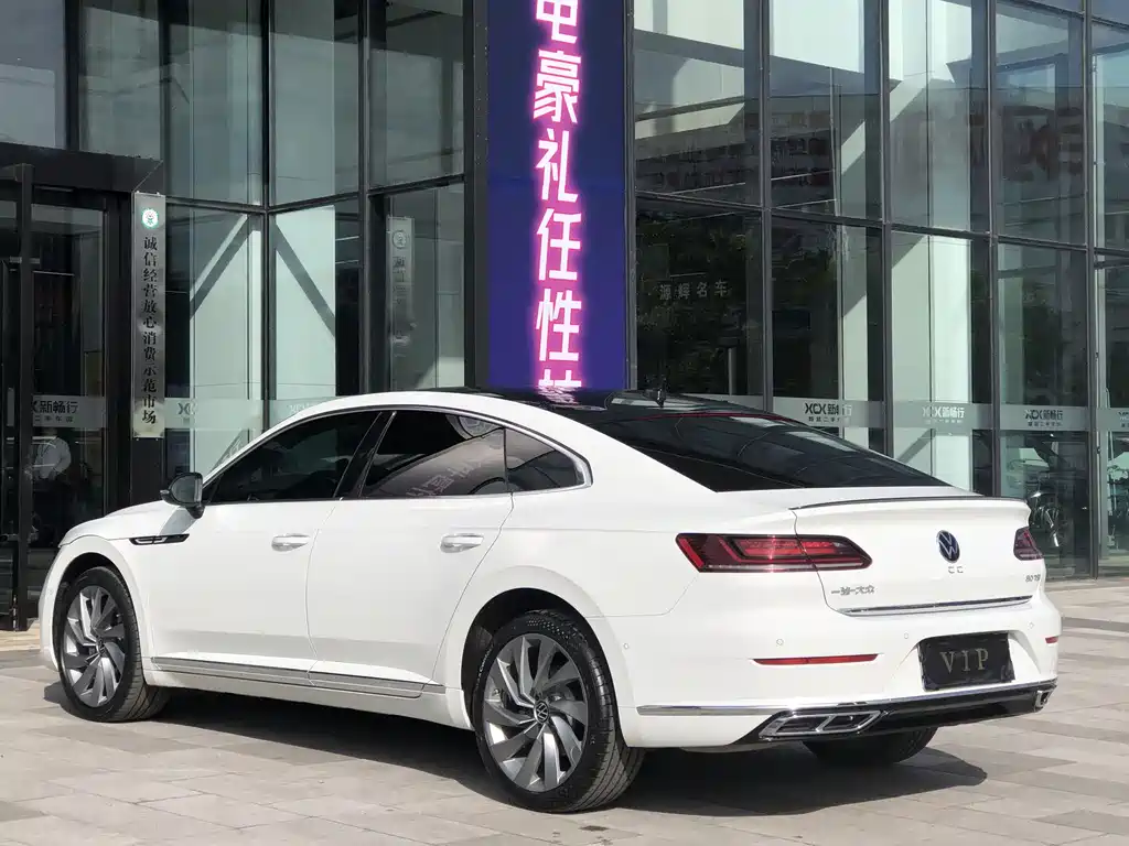 Volkswagen CC - фото 6