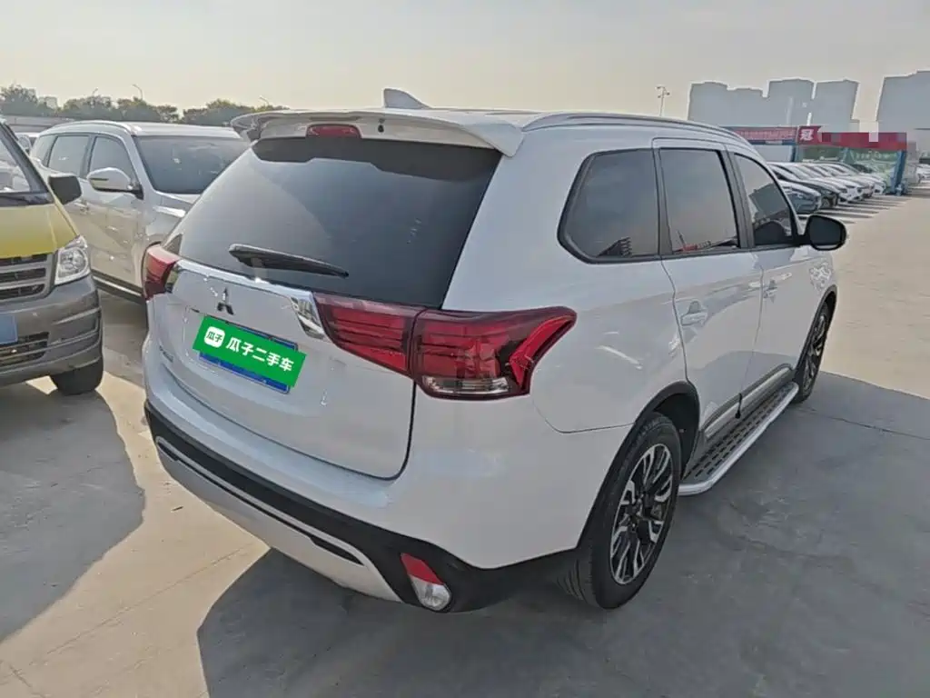 Mitsubishi Outlander — миниатюра 7