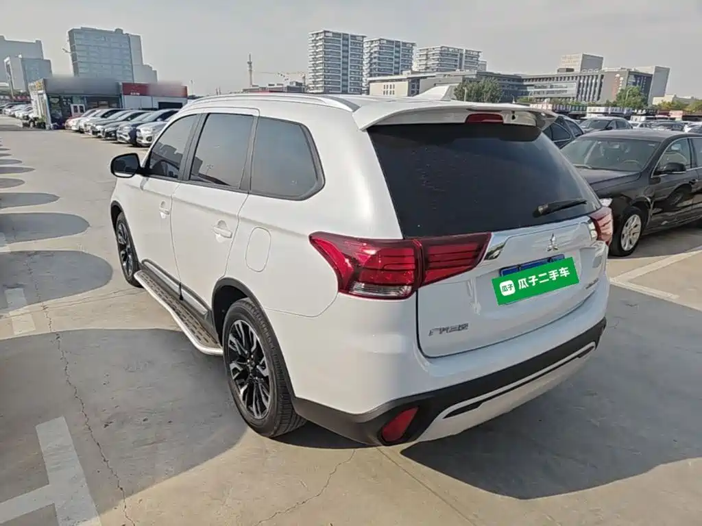 Mitsubishi Outlander — миниатюра 5