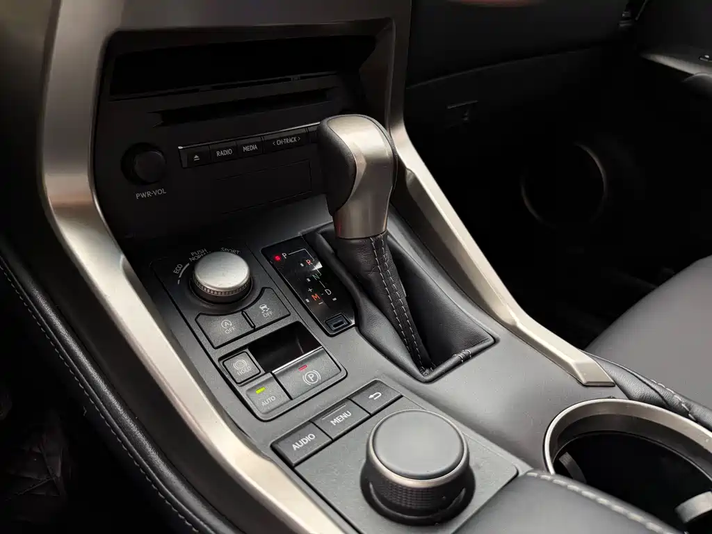 Lexus NX 2015 200t
