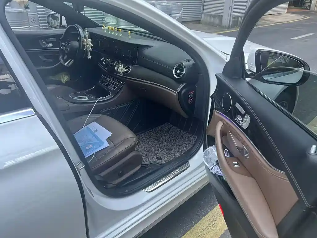 Mercedes-Benz E-Class — миниатюра 7