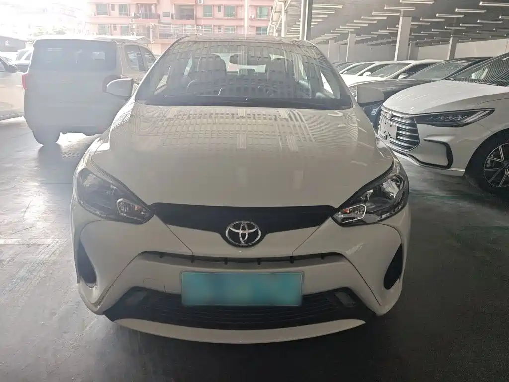 Toyota Yaris L — миниатюра 3