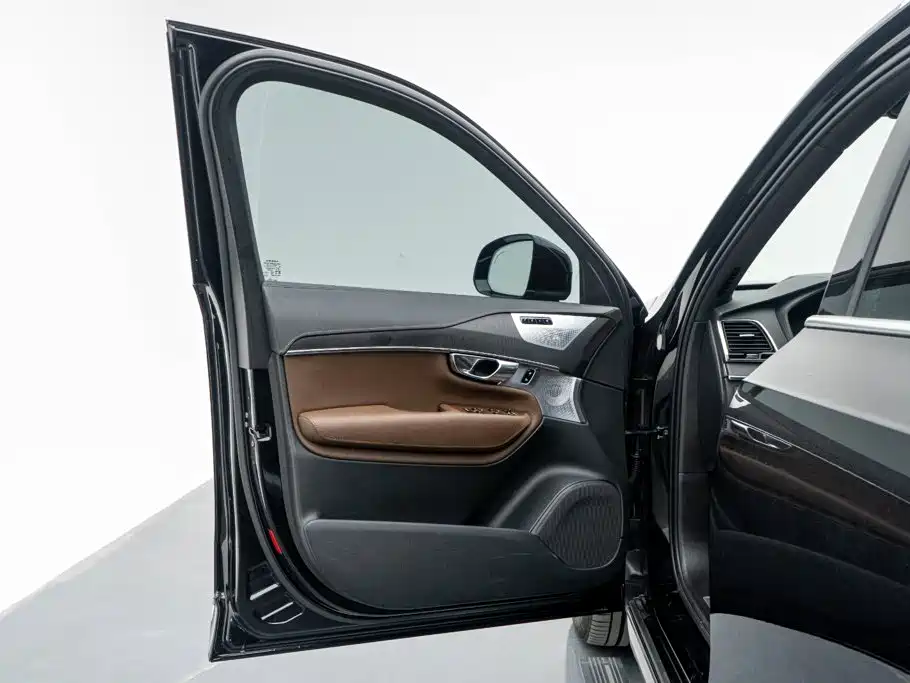 Volvo XC90 PHEV — миниатюра 11