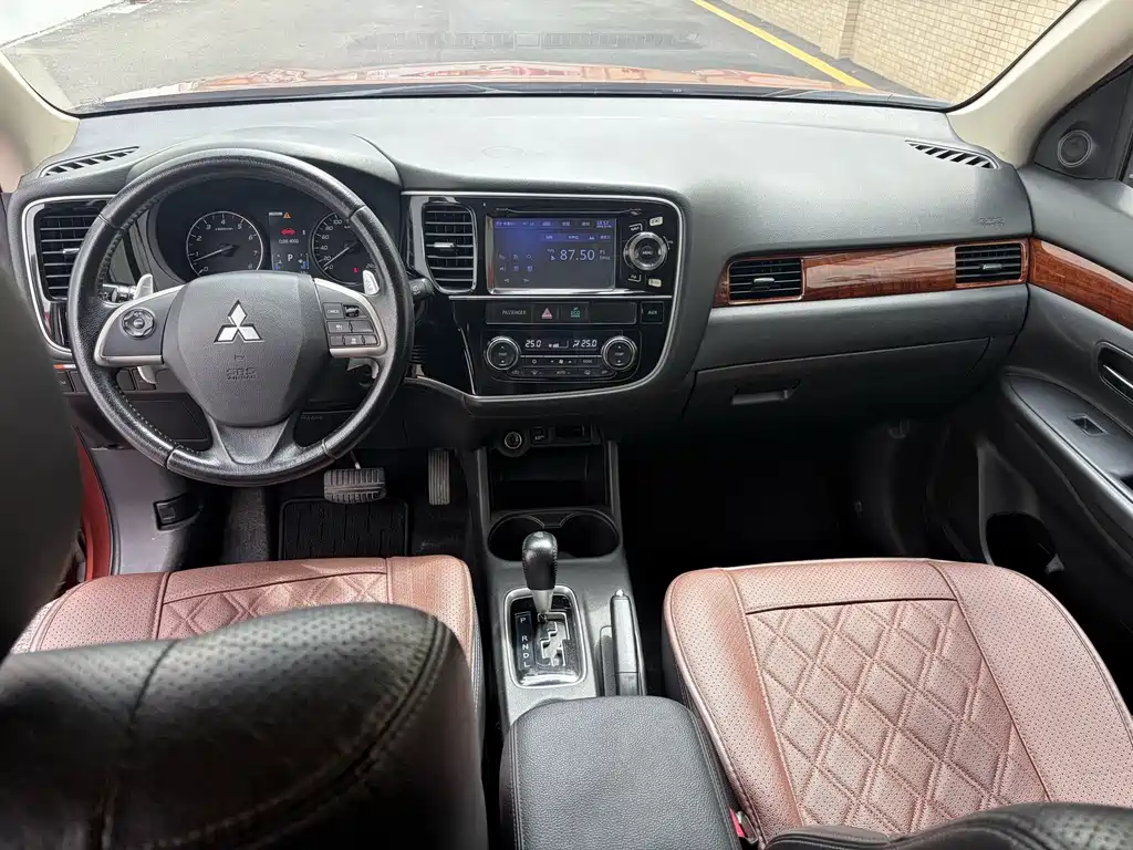 Mitsubishi Outlander (Import) — миниатюра 5