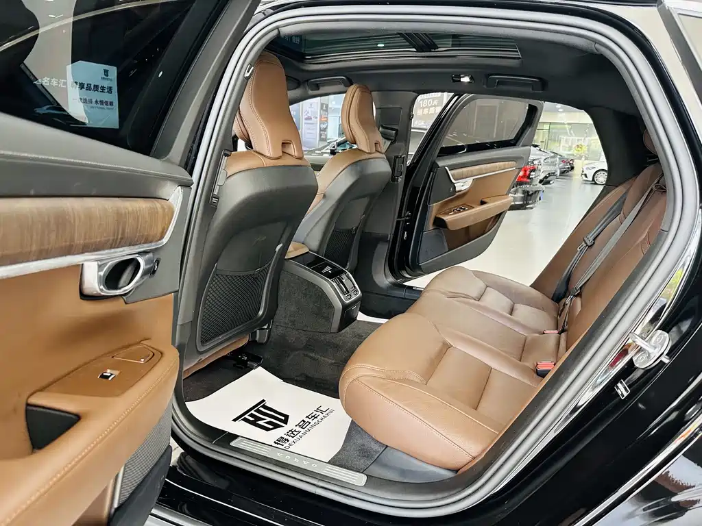 Volvo S90 — миниатюра 5