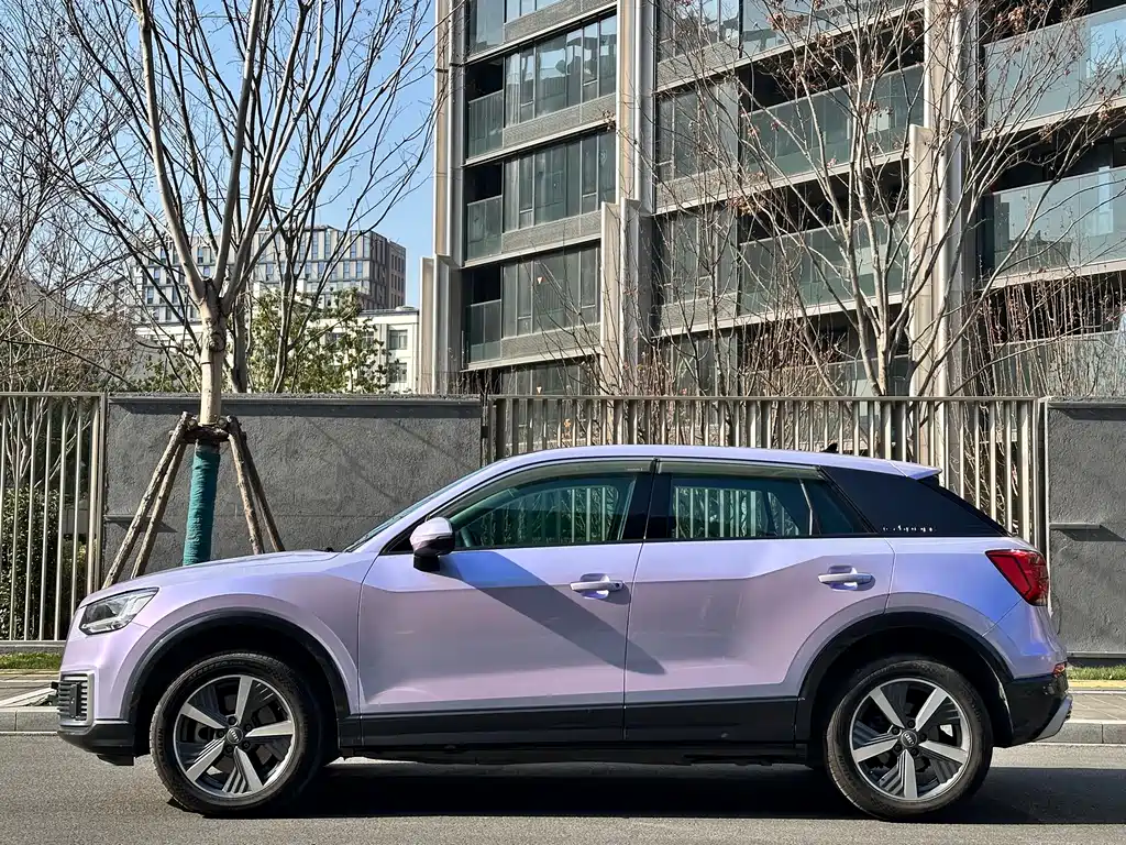 AUDI Q2L E TRON