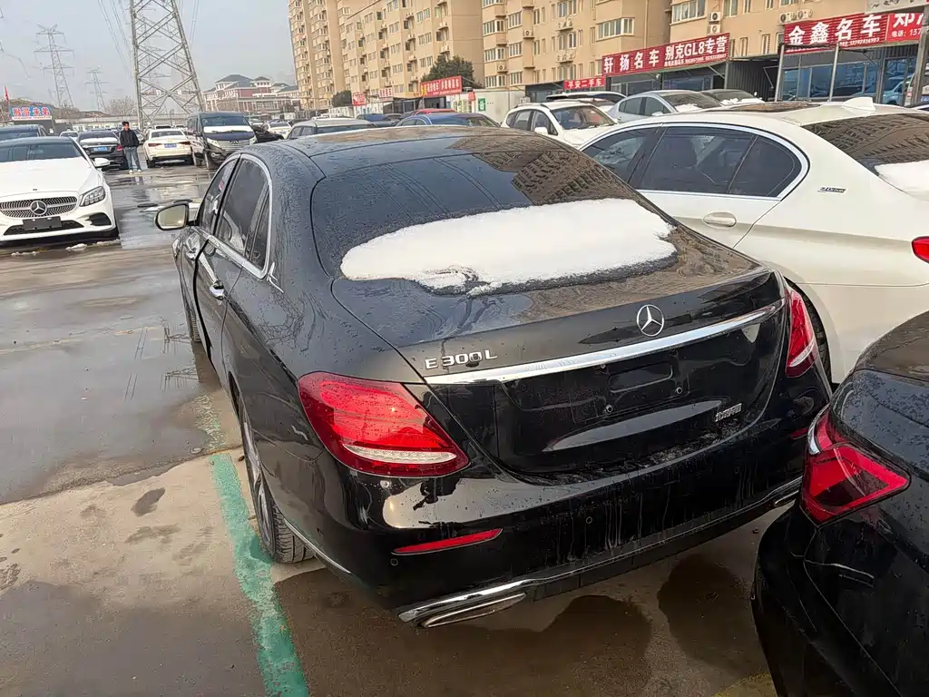 MERCEDES-BENZ E CLASS