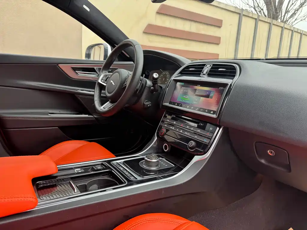 Jaguar XEL 2.0T 200PS Premium Edition, фото 21