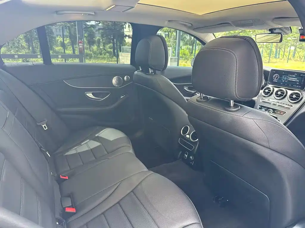 Mercedes-Benz C-Class — миниатюра 7