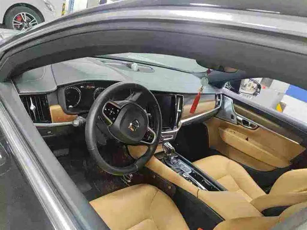 Volvo S90 — миниатюра 2