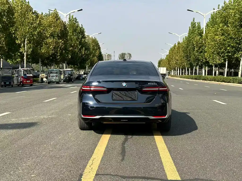 BMW 5 Series — миниатюра 8