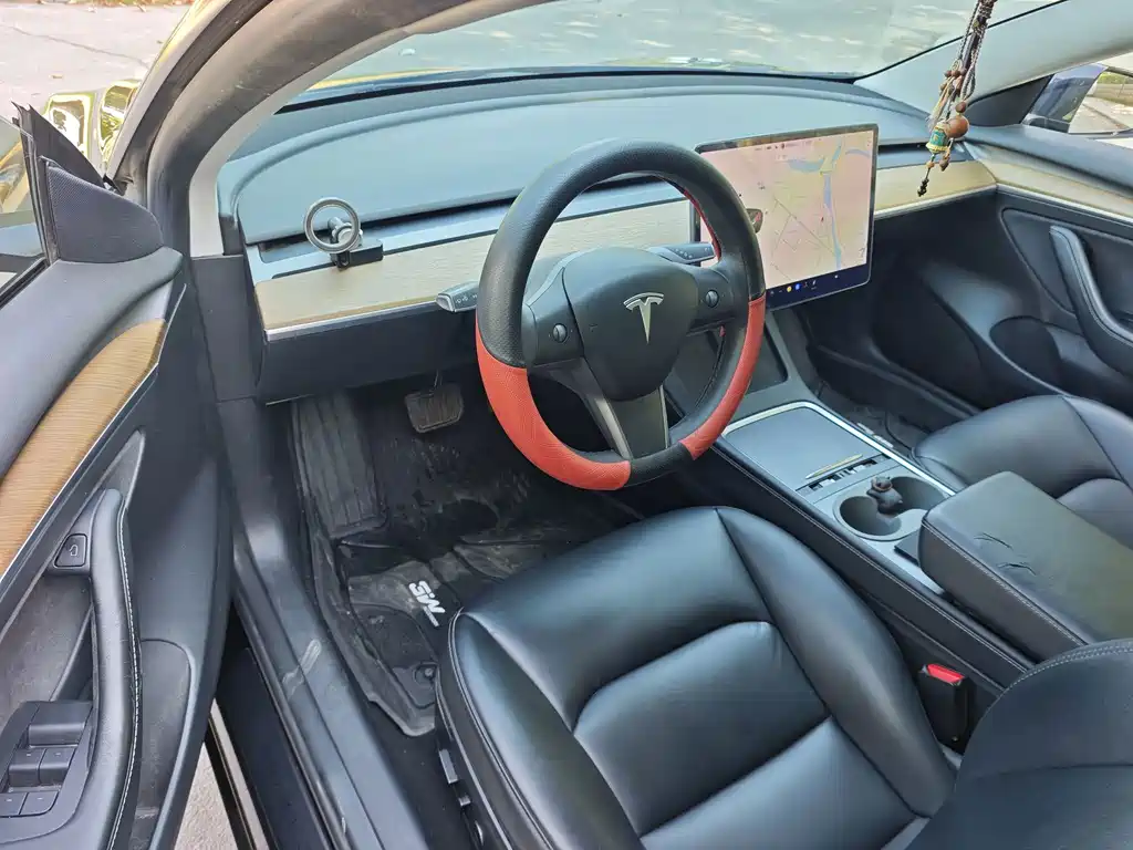 Tesla Model 3 — миниатюра 4