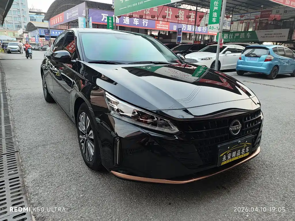 Nissan Altima 2024 2.0L SV Black Gold
