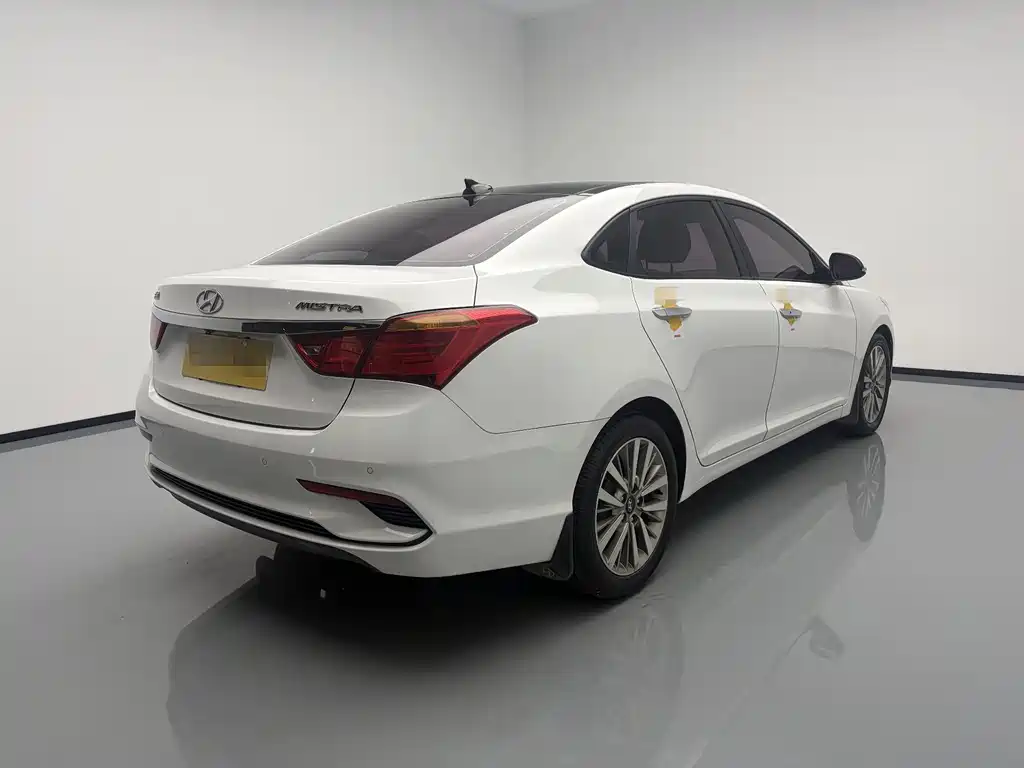 Hyundai Mistra 2017 1.8L AT GLS V