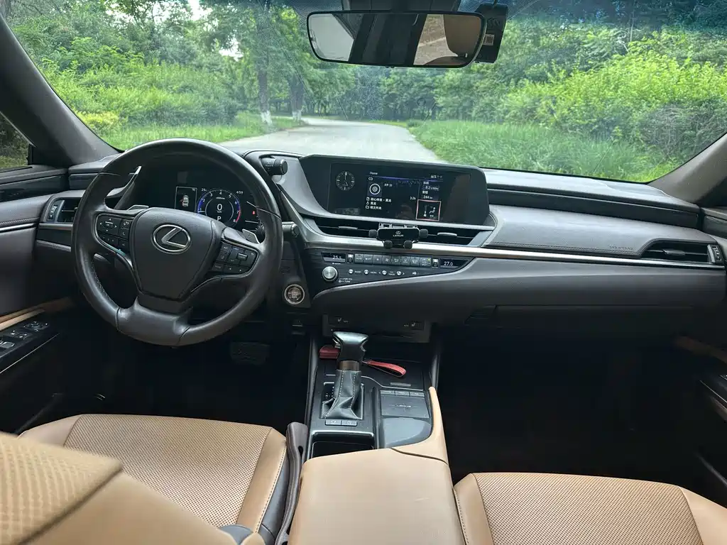 Lexus ES — миниатюра 11