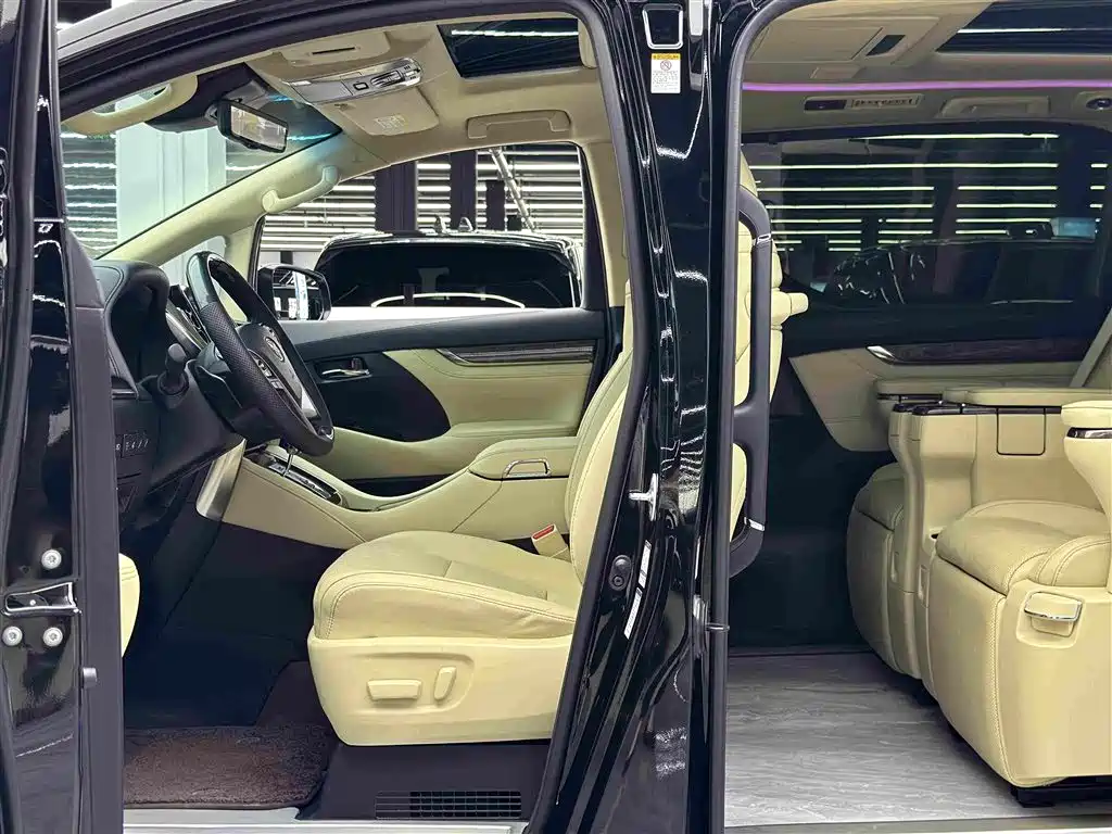 Toyota Vellfire — миниатюра 6