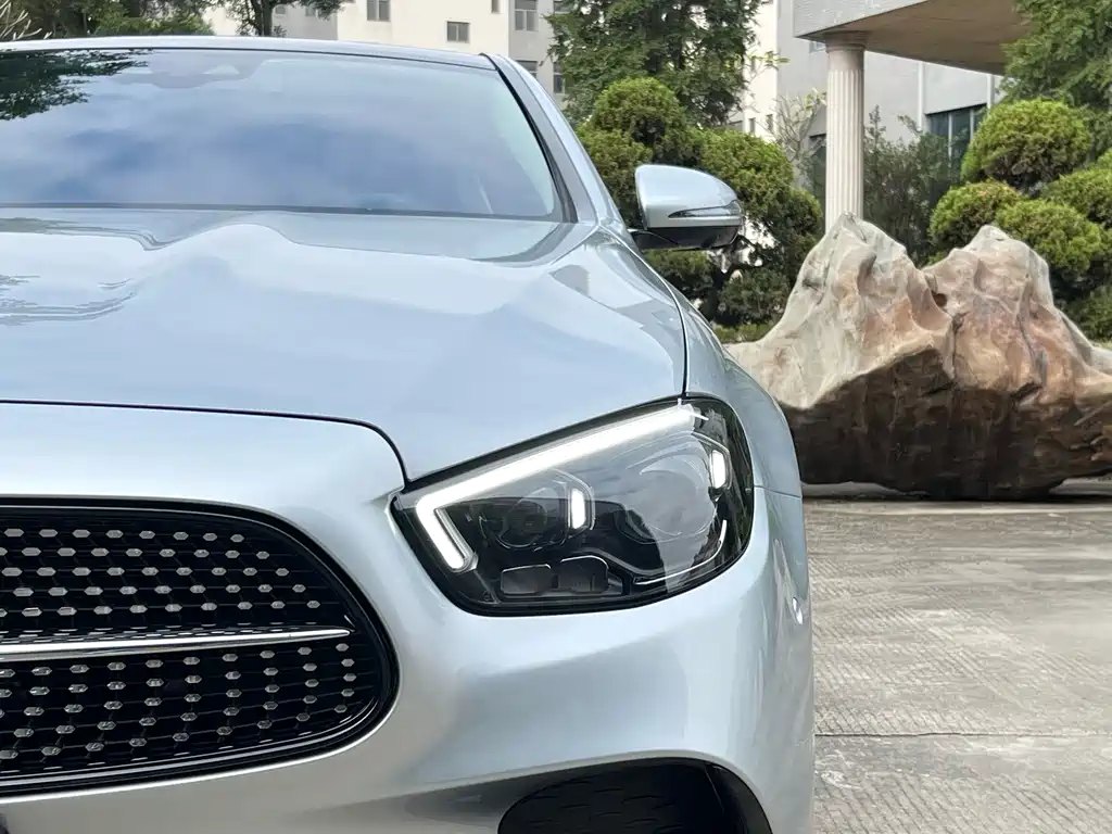 Mercedes-Benz E-Class — миниатюра 5
