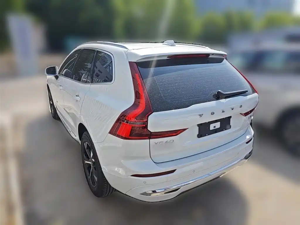 Volvo XC60 2026 B5 Luxury