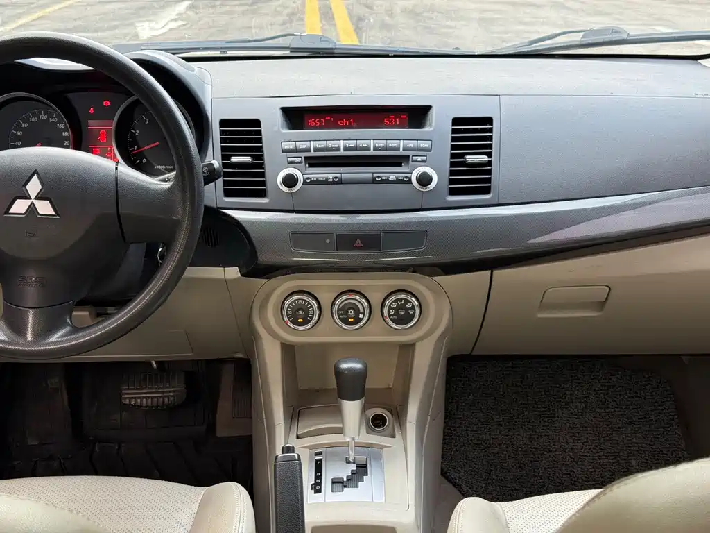 Mitsubishi Lancer EX — миниатюра 5